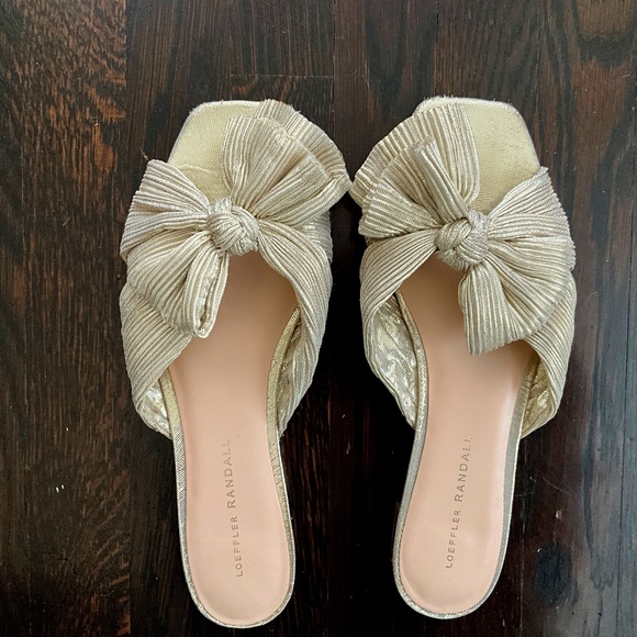 Loeffler Randall - Daphne Gold Pleated Bow Slides Size 8.5 but fit like an 8! - Picture 1 of 7